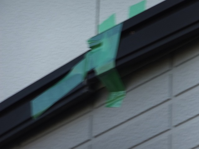 幕板の一部にガムテープの補修歴